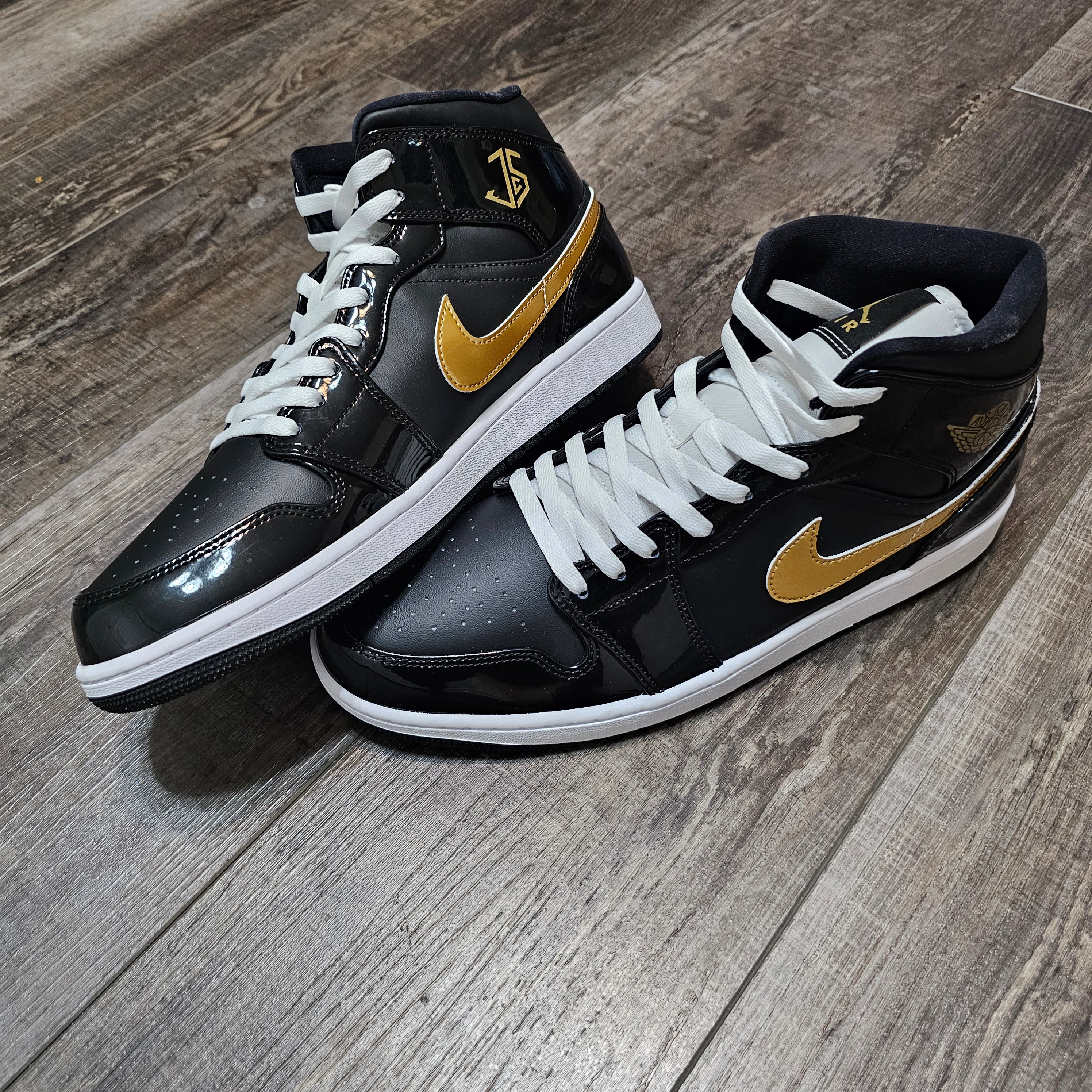 Two tone Black and Gold Jordan 1 SE - Custom Colorway