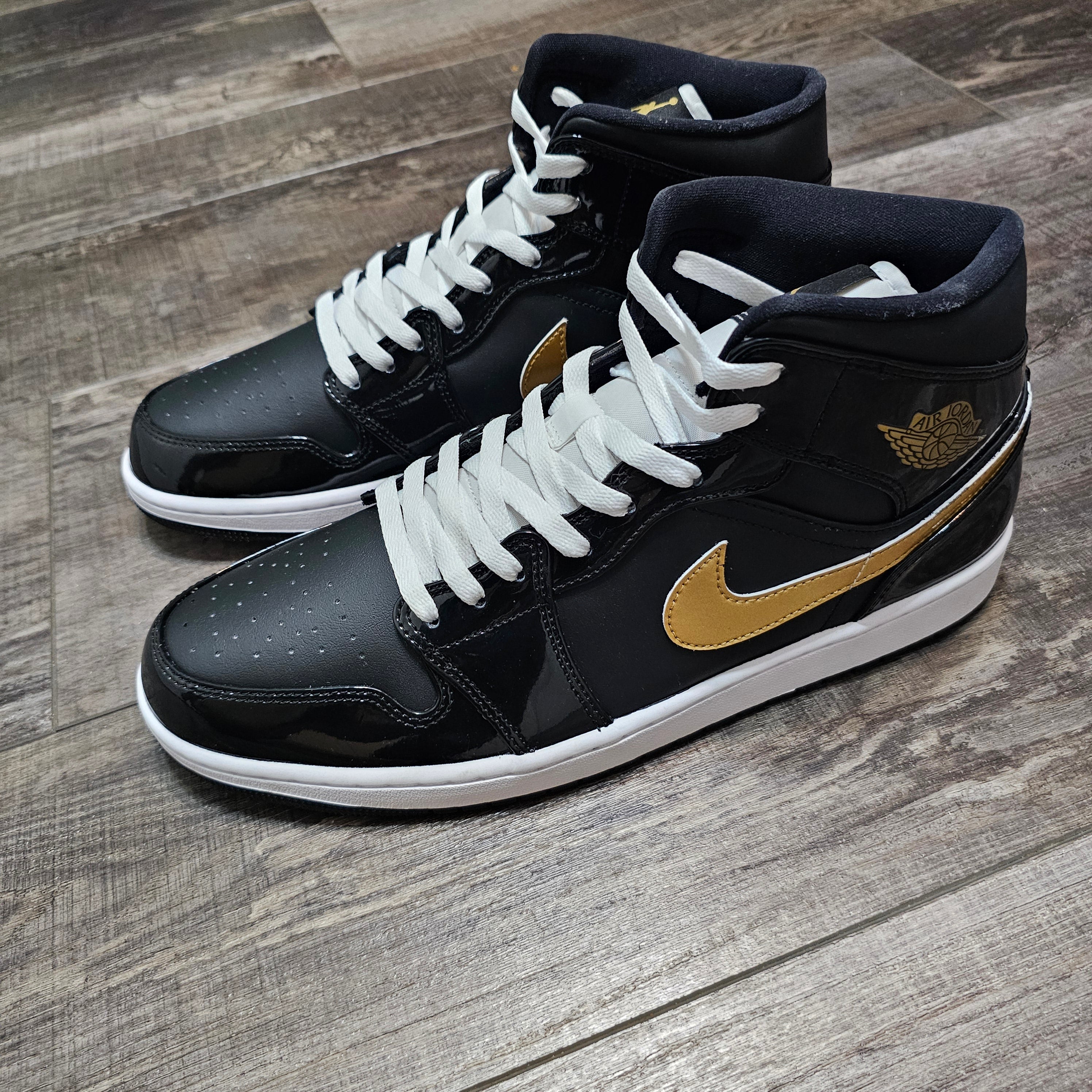 Two tone Black and Gold Jordan 1 SE - Custom Colorway