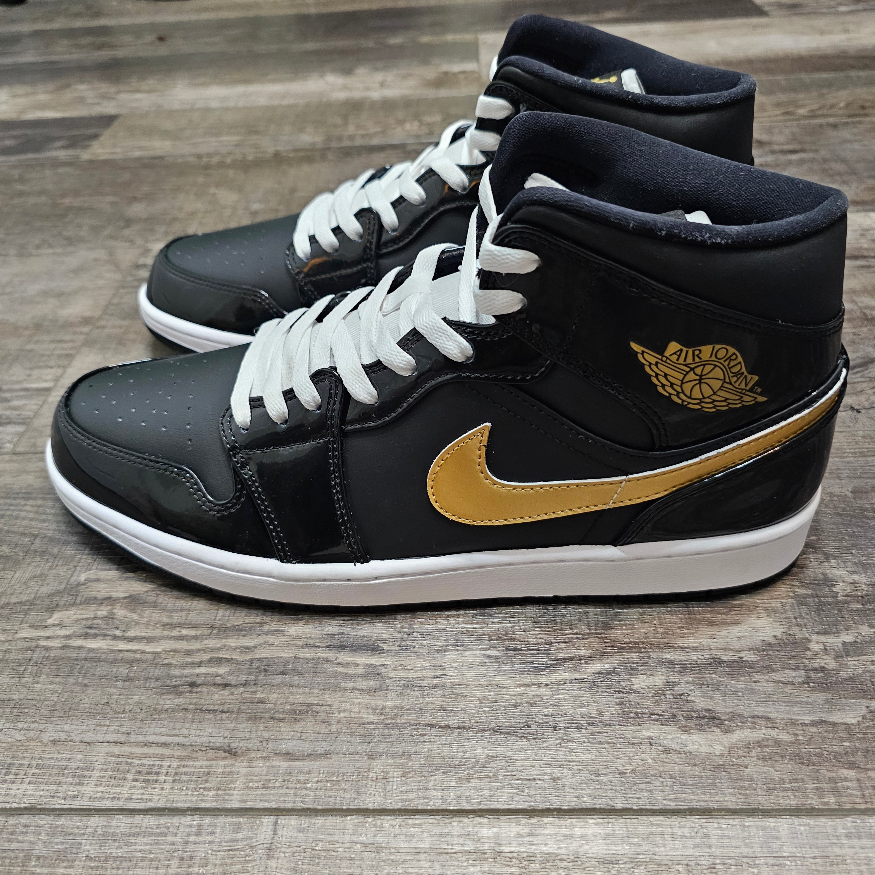 Two tone Black and Gold Jordan 1 SE - Custom Colorway