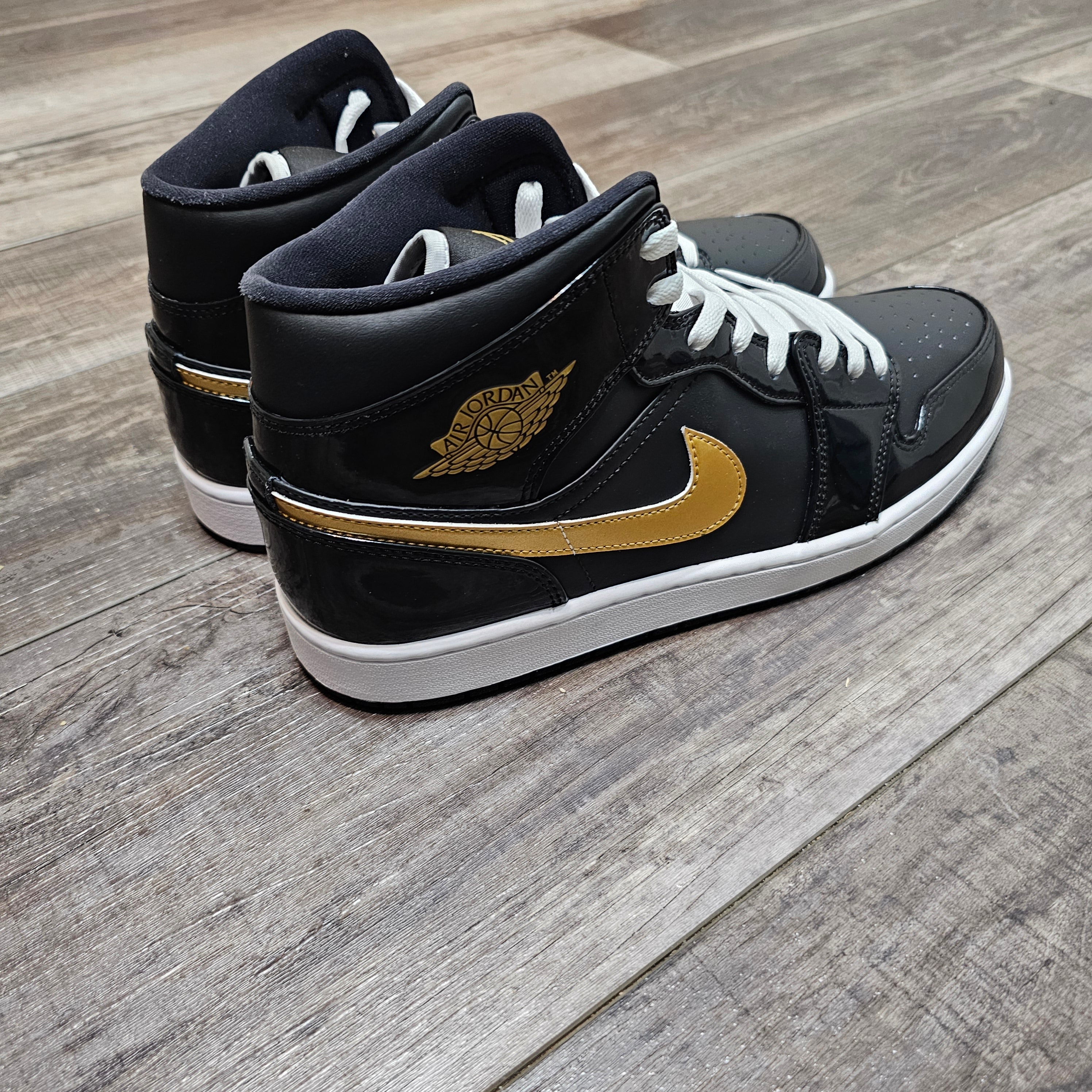 Two tone Black and Gold Jordan 1 SE - Custom Colorway