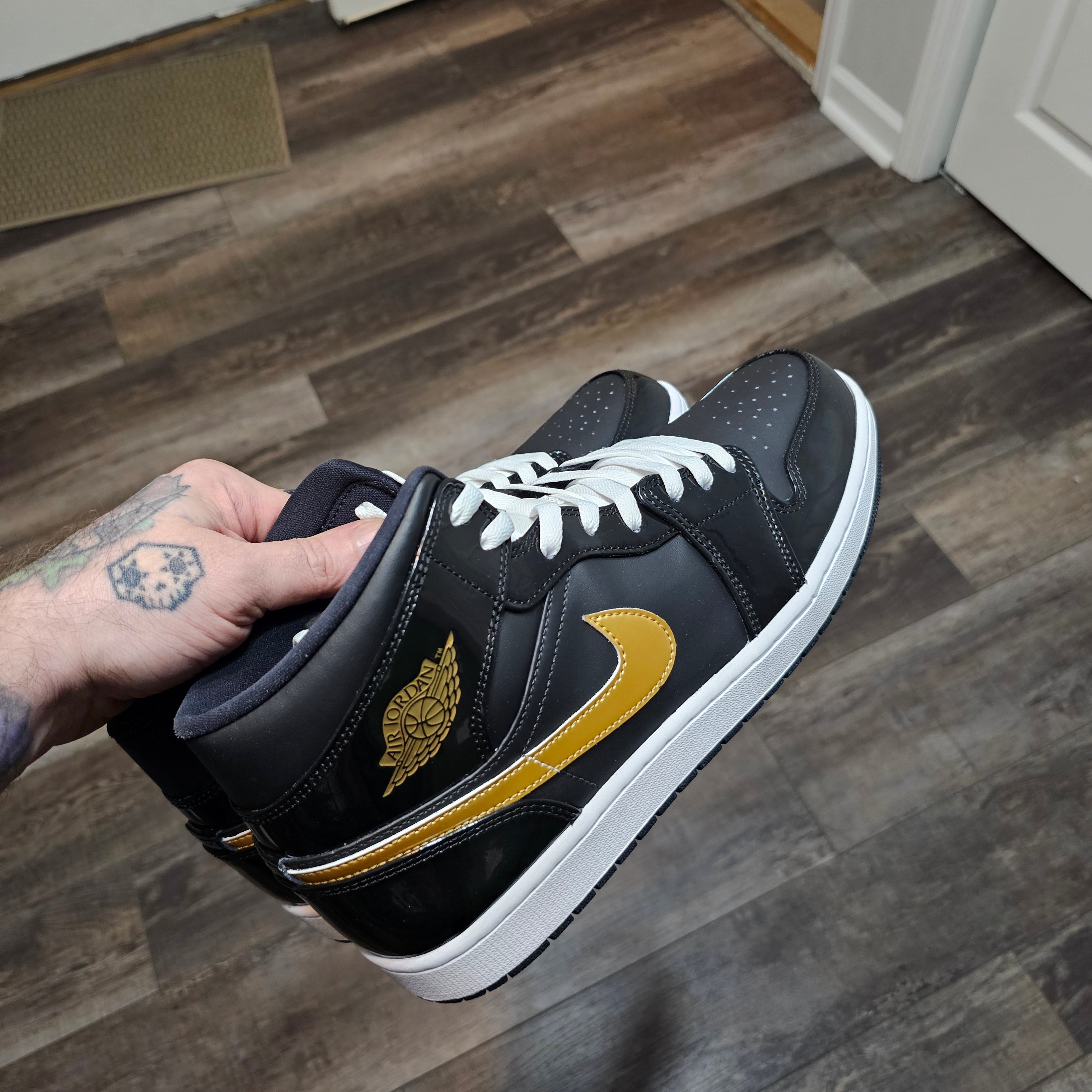 Two tone Black and Gold Jordan 1 SE - Custom Colorway